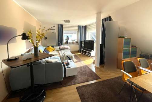 Wohnzimmer - Etagenwohnung in 53842 Troisdorf - Spich mit 100m² als Kapitalanlage kaufen