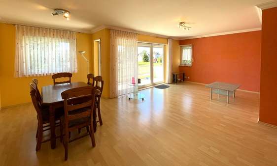Wohnbereich - Erdgeschosswohnung in 53859 Niederkassel - Lülsdorf mit 91m² kaufen