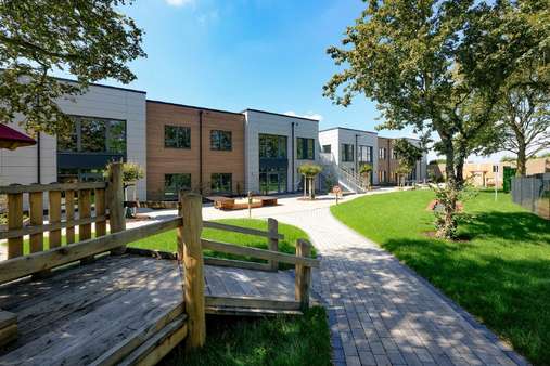 Außenanlagen - Schloss in 51377 Leverkusen - Steinbüchel mit 0m² als Kapitalanlage kaufen
