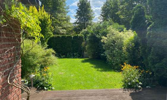 Ausblick in den Garten - Reihenmittelhaus in 51467 Bergisch Gladbach - Hebborn mit 128m² kaufen