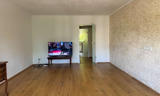 Wohnzimmer - Etagenwohnung in 53424 Remagen - Rolandseck mit 79m² kaufen