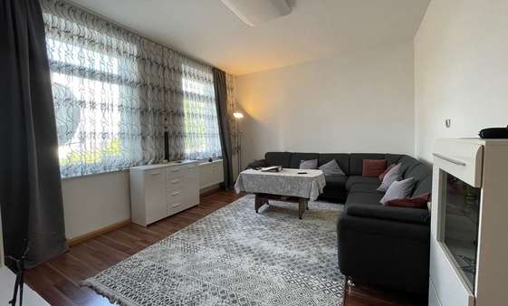 Wohnzimmer - Mehrfamilienhaus in 50354 Hürth mit 192m² als Kapitalanlage kaufen