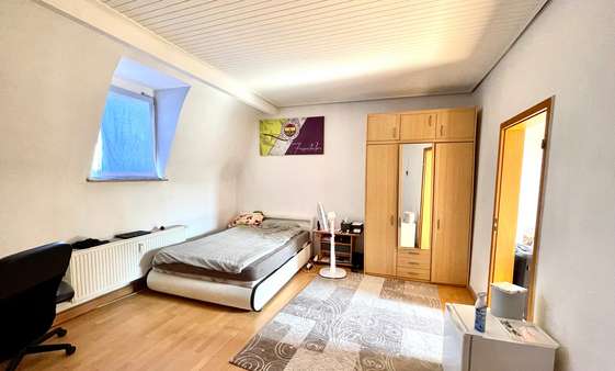 Zimmer - Mehrfamilienhaus in 50354 Hürth mit 192m² als Kapitalanlage kaufen