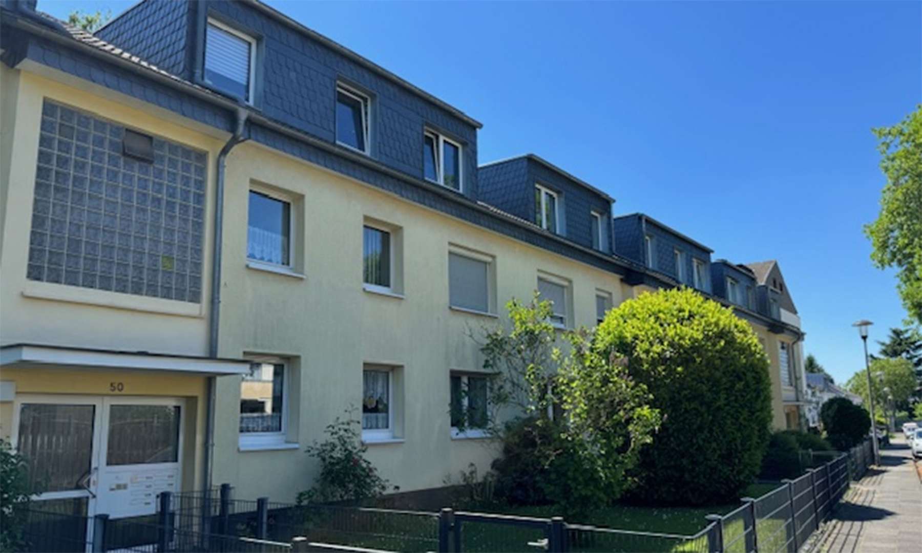 Vorderansicht Vorderansicht - Dachgeschosswohnung in 51145 Köln mit 63m² kaufen