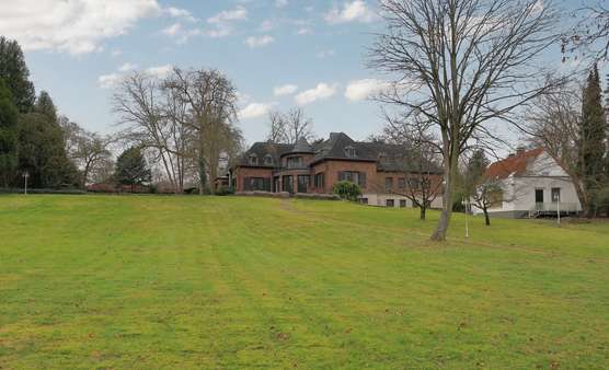 Rückansicht Rückansicht - Einfamilienhaus in 50996 Köln / Hahnwald mit 660m² kaufen