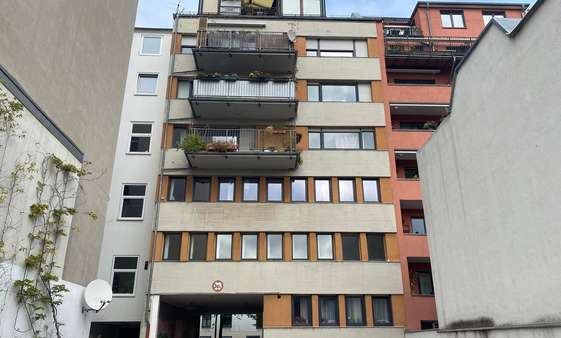 Rückansicht Rückansicht - Etagenwohnung in 50677 Köln mit 118m² kaufen