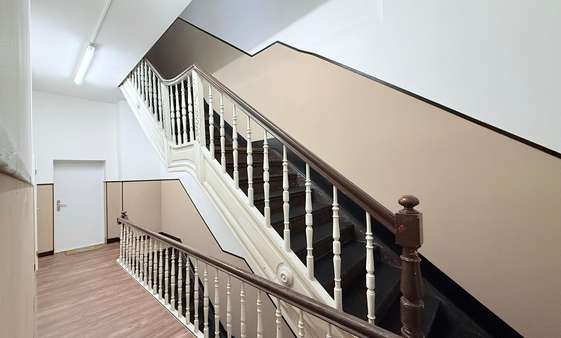 Treppenhaus Treppenhaus - Mehrfamilienhaus in 51103 Köln mit 393m² als Kapitalanlage kaufen