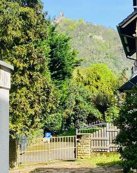 Zugang zum Haus mit Blick Richtung Drachenfels Zugang zum Haus mit Blick Richtung Drachenfels - Einfamilienhaus in 53179 Bonn mit 191m² kaufen