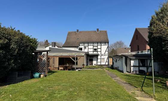 Rückansicht Rückansicht - Zweifamilienhaus in 50170 Kerpen mit 180m² kaufen