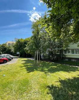 Anlage vor dem Haus Anlage vor dem Haus - Etagenwohnung in 53225 Bonn mit 84m² kaufen