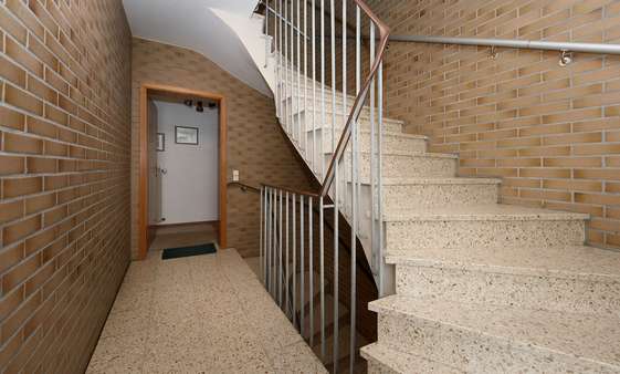 Treppenhaus Treppenhaus - Mehrfamilienhaus in 51107 Köln mit 208m² als Kapitalanlage kaufen