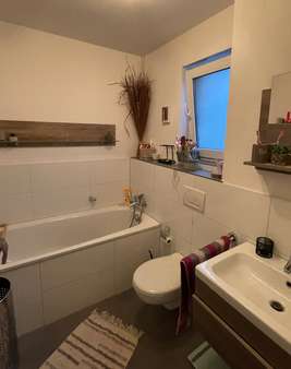 Bad Bad - Etagenwohnung in 51149 Köln mit 91m² als Kapitalanlage kaufen