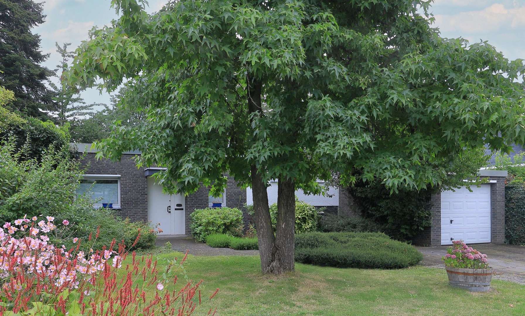 Vorderansicht Vorderansicht - Einfamilienhaus in 40489 Düsseldorf mit 172m² kaufen