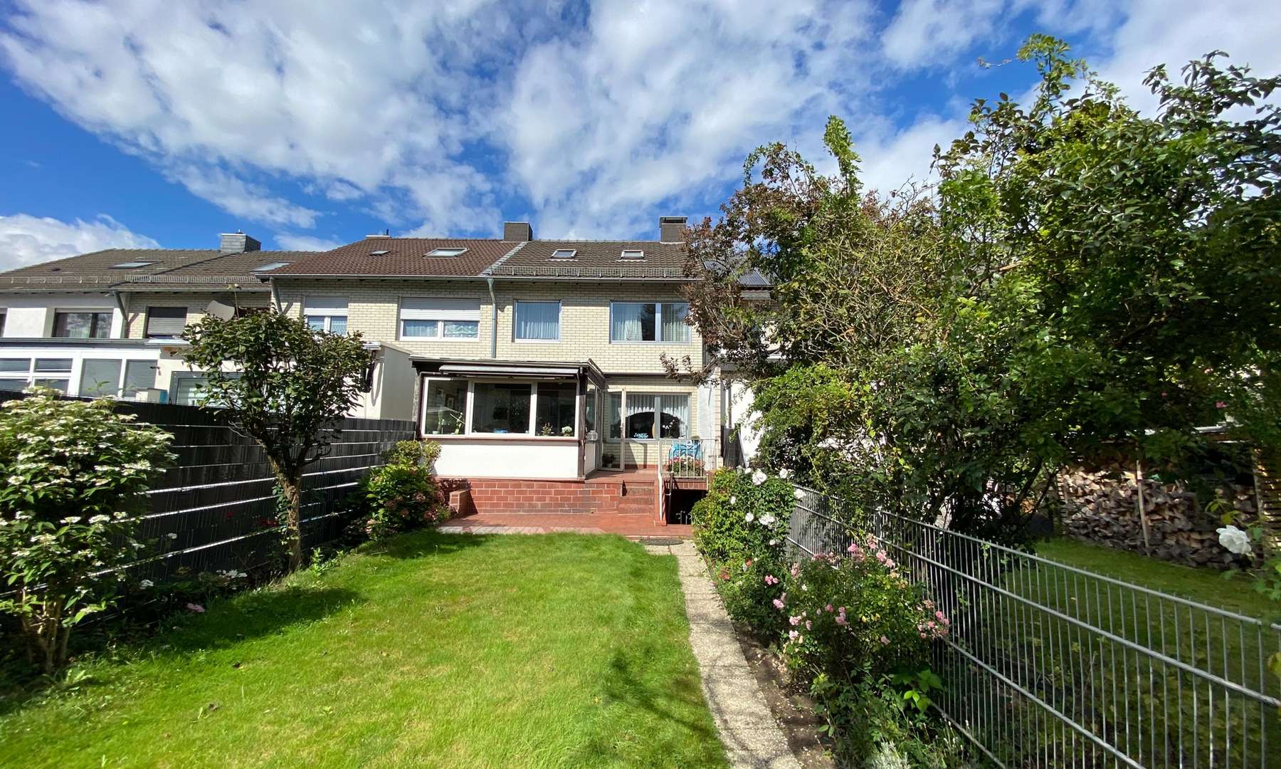 Rückansicht Rückansicht - Reihenmittelhaus in 51147 Köln mit 110m² kaufen