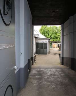 Durchfahrt Durchfahrt - Wohn- / Geschäftshaus in 51067 Köln mit 233m² als Kapitalanlage kaufen
