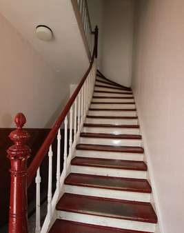 Treppe EG Treppe EG - Wohn- / Geschäftshaus in 51067 Köln mit 233m² als Kapitalanlage kaufen