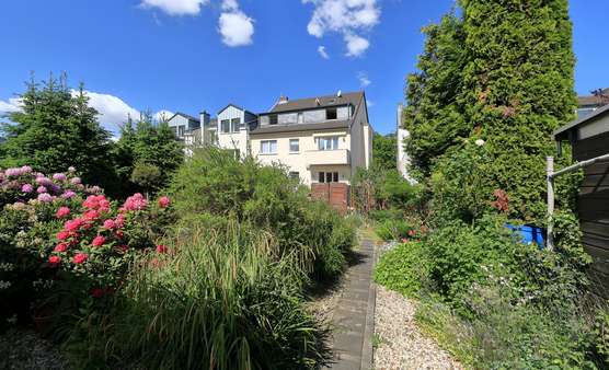 Rückansicht Rückansicht - Mehrfamilienhaus in 51061 Köln mit 230m² als Kapitalanlage kaufen