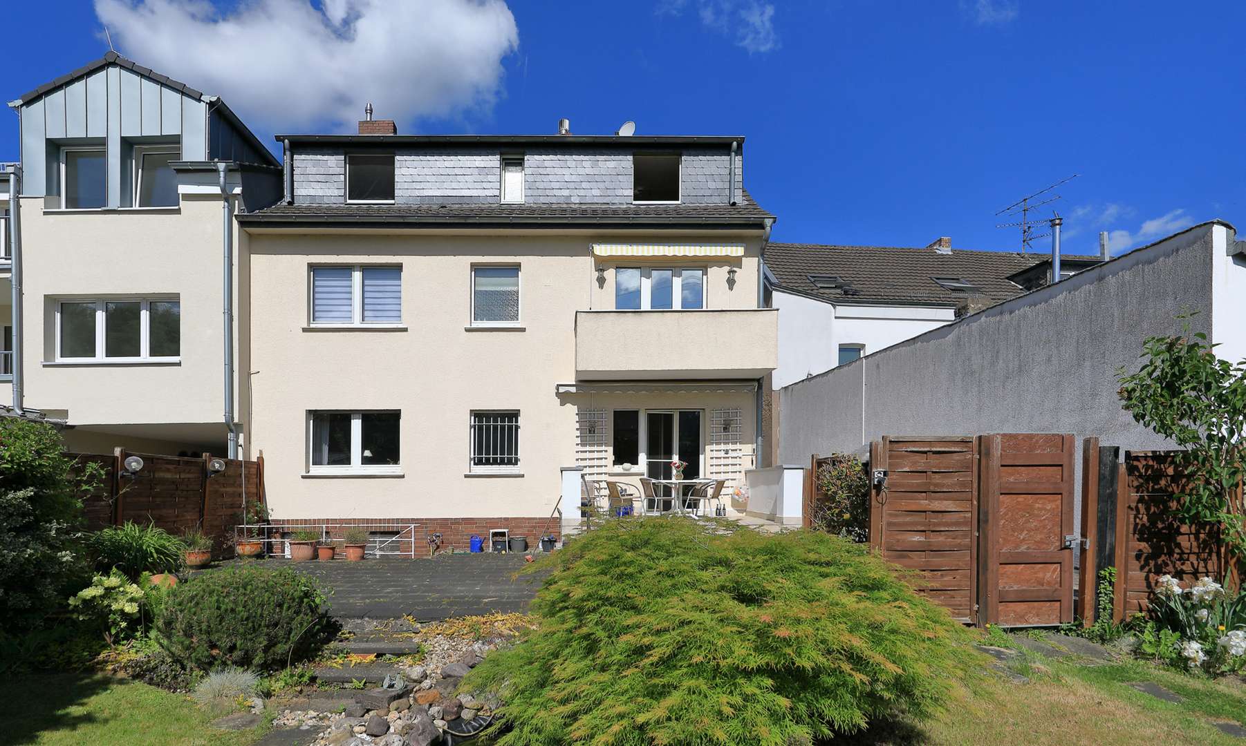 Rückansicht Rückansicht - Mehrfamilienhaus in 51061 Köln mit 230m² als Kapitalanlage kaufen