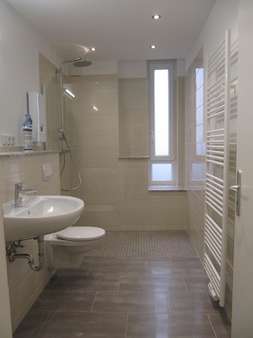 Badezimmer Badezimmer - Mehrfamilienhaus in 50931 Köln mit 676m² kaufen