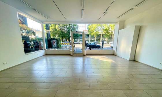 Verkaufsraum-Ausstellung - Ladenlokal in 50667 Köln mit 230m² mieten