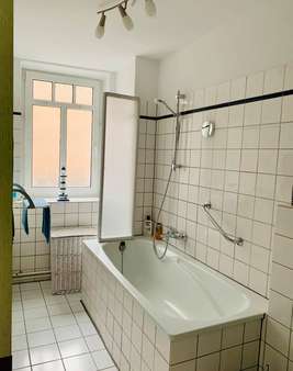 Badezimmer Badezimmer - Etagenwohnung in 53332 Bornheim mit 151m² als Kapitalanlage kaufen