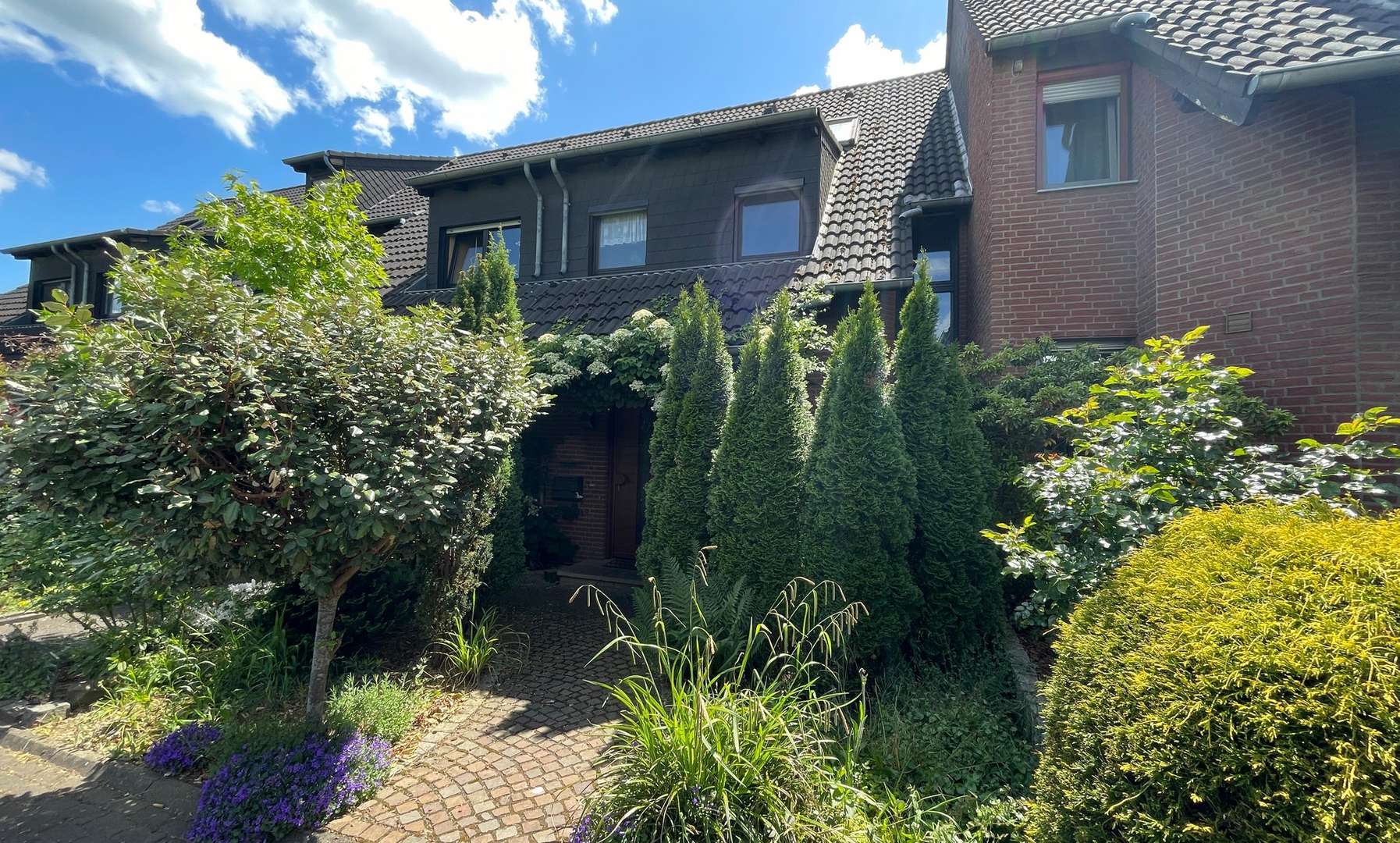 Vorderansicht Vorderansicht - Reihenmittelhaus in 51467 Bergisch Gladbach mit 128m² kaufen