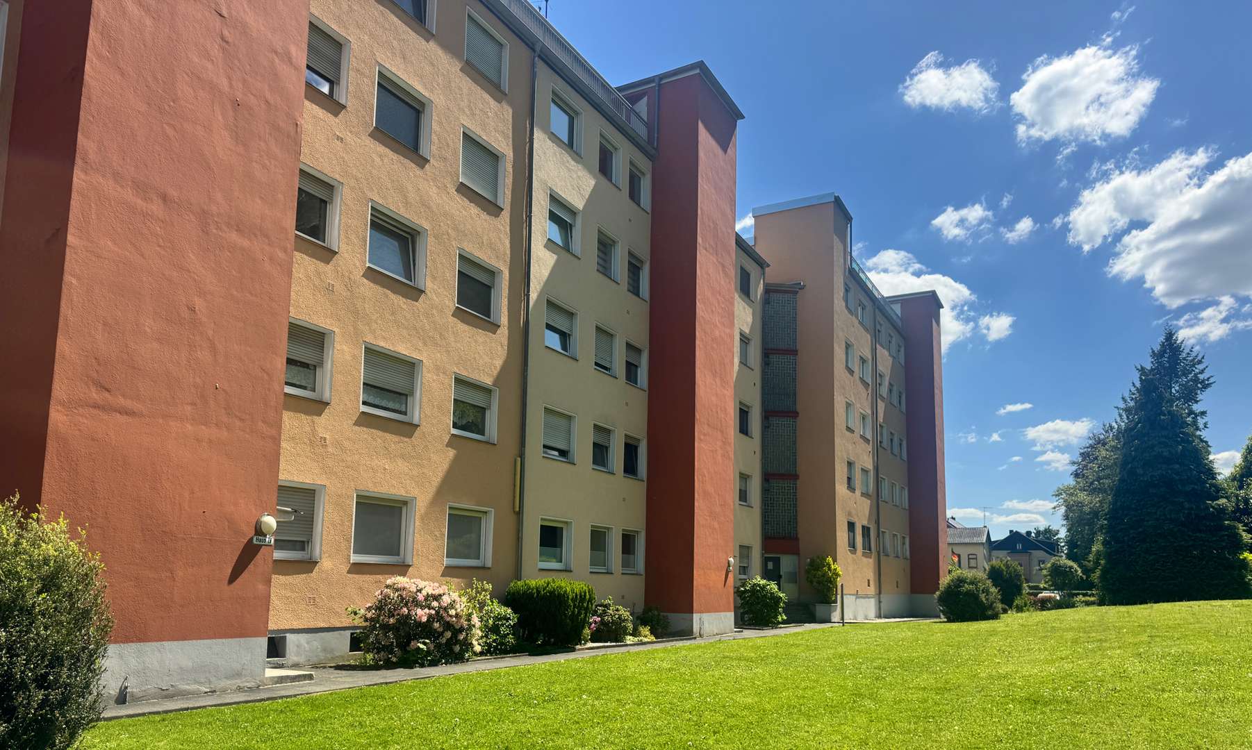 Außenasicht Außenasicht - Etagenwohnung in 53424 Remagen mit 79m² kaufen