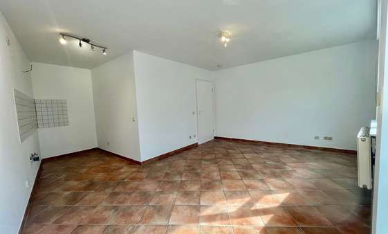 Wohnraum mit Küche Wohnraum mit Küche - Etagenwohnung in 53111 Bonn mit 24m² kaufen