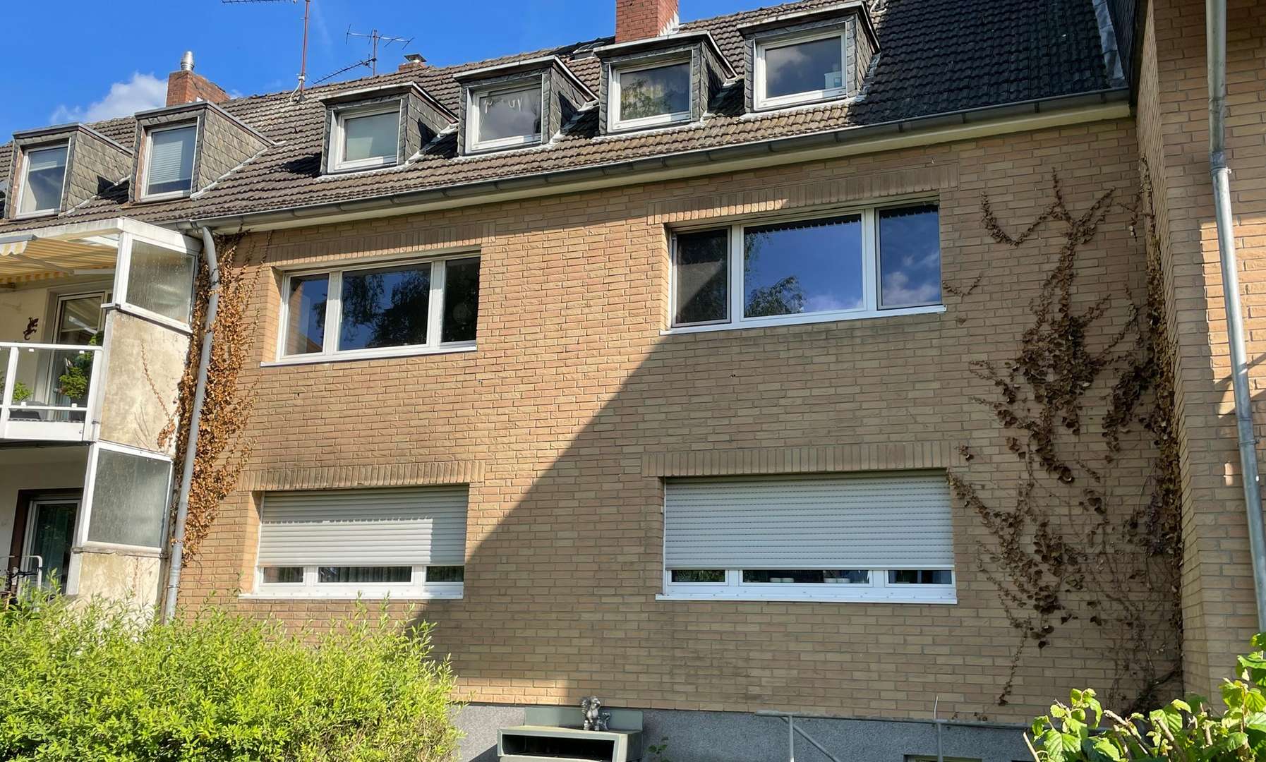 Rückansicht Rückansicht - Mehrfamilienhaus in 51061 Köln mit 227m² als Kapitalanlage kaufen