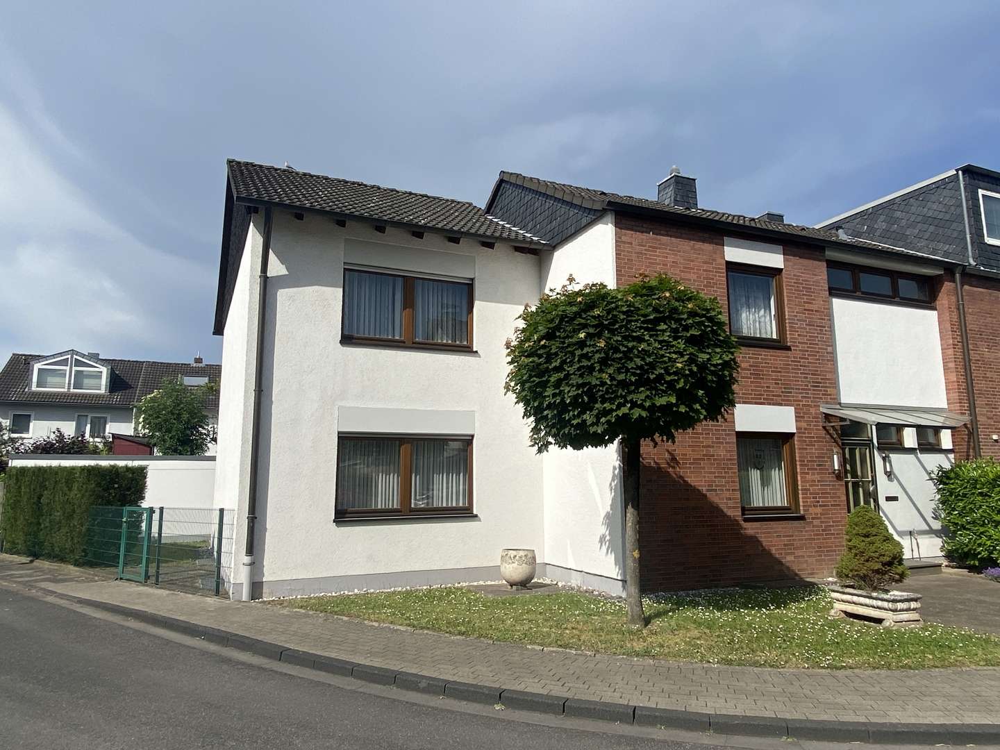 Vorderansicht Vorderansicht - Reihenendhaus in 50939 Köln mit 146m² kaufen