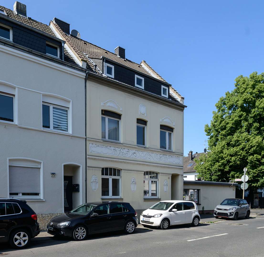 Hausansicht Hausansicht - Reihenendhaus in 51069 Köln mit 167m² kaufen