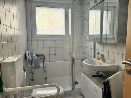Badezimmer Badezimmer - Etagenwohnung in 51105 Köln mit 46m² kaufen