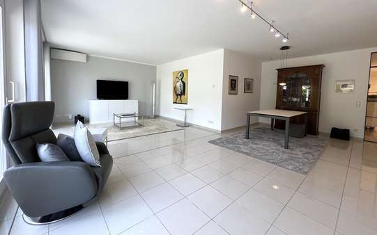 Wohn-Essbereich Wohn-Essbereich - Souterrain-Wohnung in 53177 Bonn mit 141m² kaufen