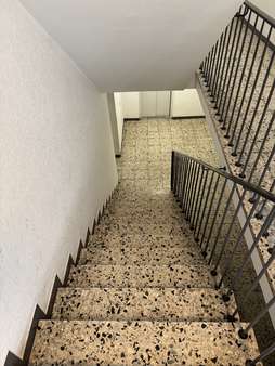 Treppenhaus Treppenhaus - Etagenwohnung in 50931 Köln mit 43m² als Kapitalanlage kaufen