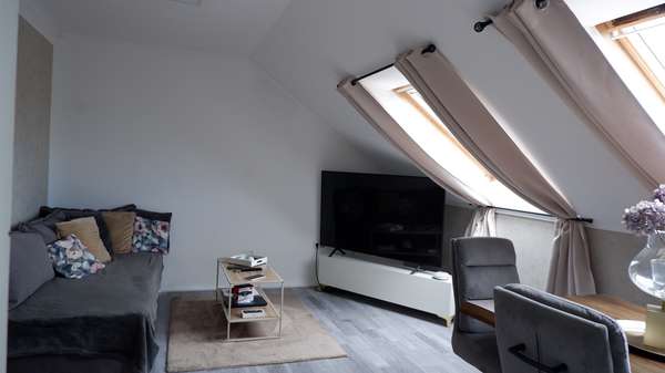 Wohnzimmer Wohnzimmer - Dachgeschosswohnung in 51143 Köln / Langel mit 44m² als Kapitalanlage kaufen