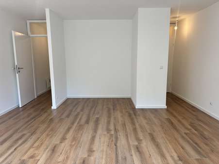 Wohn- und Schlafbereich Wohn- und Schlafbereich - Etagenwohnung in 50589 Köln mit 32m² kaufen