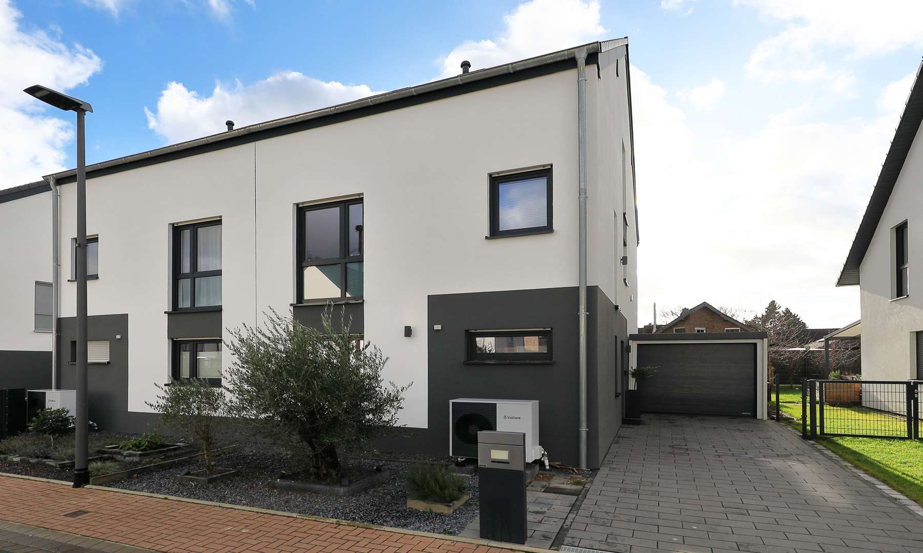 Vorderansicht Vorderansicht - Doppelhaushälfte in 52388 Nörvenich mit 166m² kaufen
