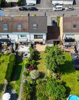 Rückansicht Vogelperspektive Rückansicht Vogelperspektive - Reihenendhaus in 51107 Köln mit 123m² kaufen