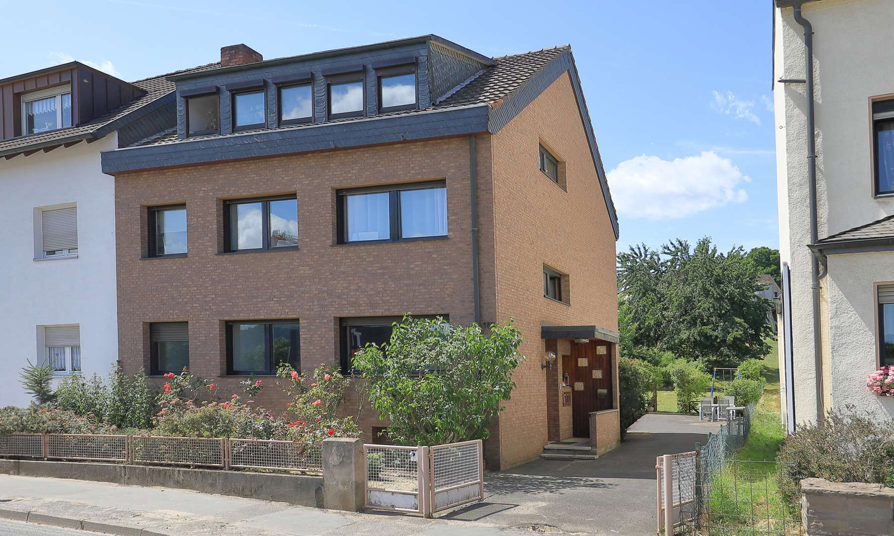 Vorderansicht - Mehrfamilienhaus in 53179 Bonn - Lannesdorf mit 205m² als Kapitalanlage kaufen