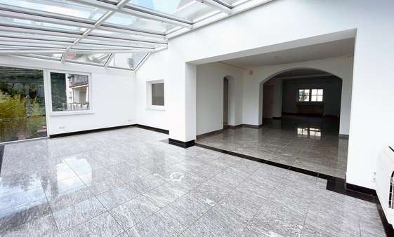 Wintergarten mit Blick in Richtung Wohn-Esszimmer Wintergarten mit Blick in Richtung Wohn-Esszimmer - Einfamilienhaus in 53757 Sankt Augustin / Hangelar mit 170m² kaufen