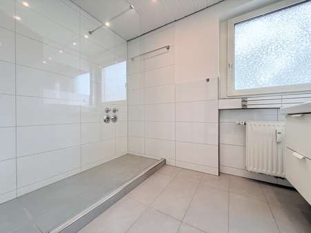 Badezimmer Badezimmer - Dachgeschosswohnung in 50937 Köln / Sülz mit 64m² kaufen