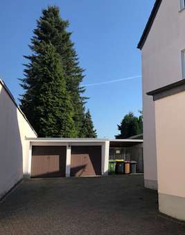 Einfahrt - Zweifamilienhaus in 53332 Bornheim - Sechtem mit 195m² kaufen