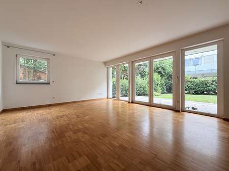 Wohnzimmer - Etagenwohnung in 50999 Köln / Sürth mit 83m² kaufen