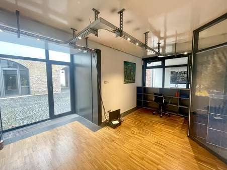 Büro Hauptgebäude - Bürohaus in 50859 Köln / Weiden mit 0m² kaufen