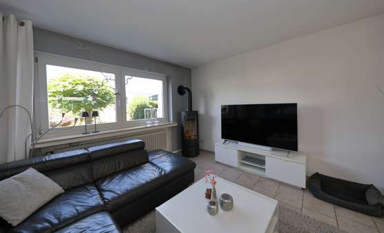 Wohnzimmer - Reihenmittelhaus in 51469 Bergisch Gladbach / Hand mit 106m² kaufen