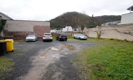 Stellplätze im Hinterhof - Wohn- / Geschäftshaus in 53498 Bad Breisig mit 724m² als Kapitalanlage kaufen