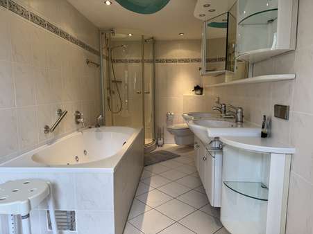 Bad Bad - Einfamilienhaus in 53881 Euskirchen / Stotzheim mit 197m² kaufen