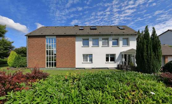 Rückansicht - Zweifamilienhaus in 51503 Rösrath mit 215m² kaufen