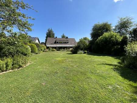 Rückansicht und Garten - Einfamilienhaus in 53125 Bonn mit 258m² kaufen