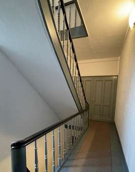 Treppenhaus - Mehrfamilienhaus in 51107 Köln / Vingst mit 441m² als Kapitalanlage kaufen